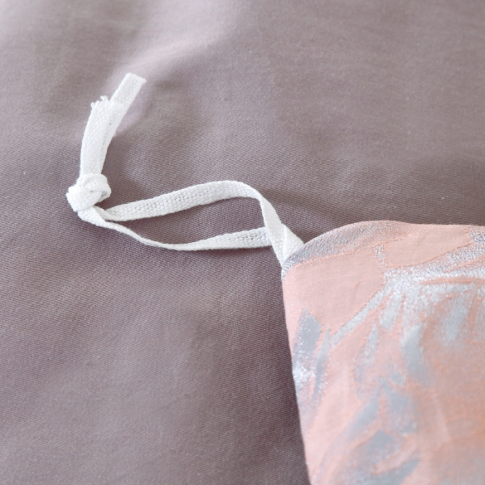 91家纺网 家纺一手货源 找家纺 OL家纺 新款色织欧式丝加棉大提花床裙夹棉四面围布四件套 绿野仙镜-灰