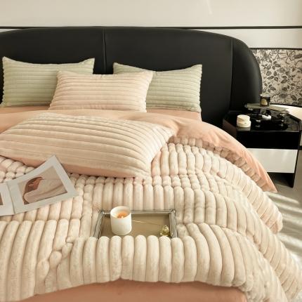 91家纺网 家纺一手货源 找家纺 秀色新品加厚兔毛牛奶绒双面法兰绒撸猫感四件套-克洛伊 粉黛白+浅灰