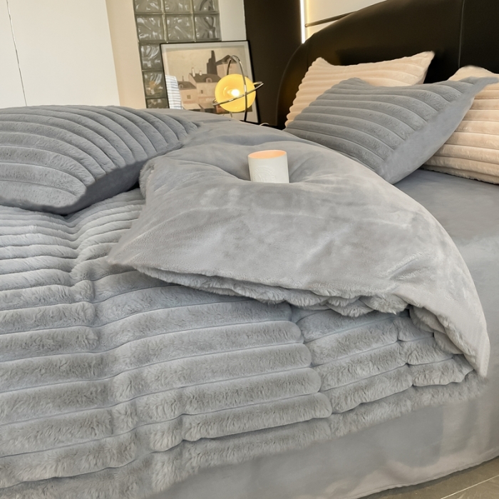 91家纺网 家纺一手货源 找家纺 秀色新品加厚兔毛牛奶绒双面法兰绒撸猫感四件套-克洛伊 墨兰灰+浅灰