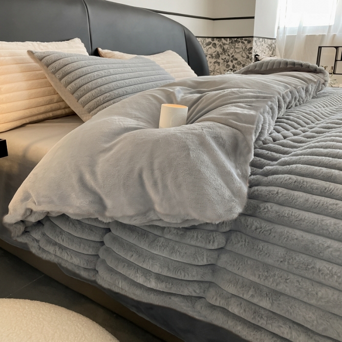 91家纺网 家纺一手货源 找家纺 秀色新品加厚兔毛牛奶绒双面法兰绒撸猫感四件套-克洛伊 墨兰灰+浅灰