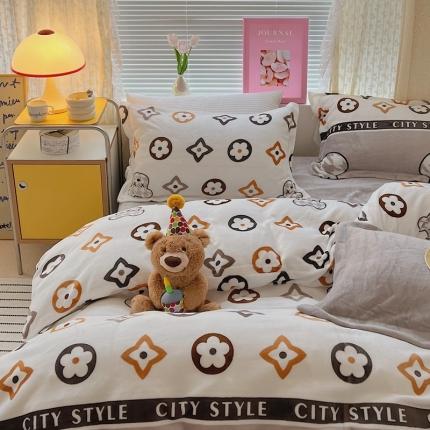 91家纺网 家纺一手货源 找家纺 顾里 2022新款ins少女保暖牛奶绒套件 场景二 潮熊