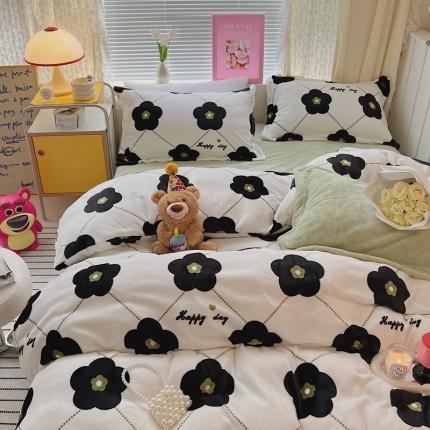 91家纺网 家纺一手货源 找家纺 顾里 2022新款ins少女保暖牛奶绒套件 场景二 简约小花