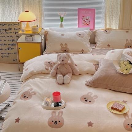 91家纺网 家纺一手货源 找家纺 顾里 2022新款ins少女保暖牛奶绒套件 场景二 星星小兔