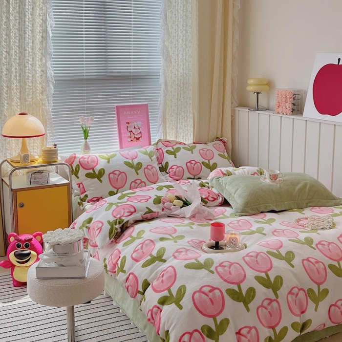 91家纺网 家纺一手货源 找家纺 顾里 2022新款ins少女保暖牛奶绒套件 场景二粉粉郁金香