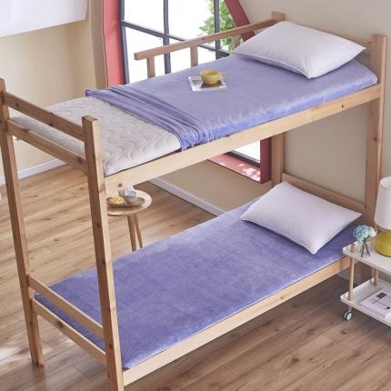 91家纺网 家纺一手货源 找家纺 爱港家纺  2023新款牛奶绒三件套宿舍床垫套床笠套 肌理纹蓝