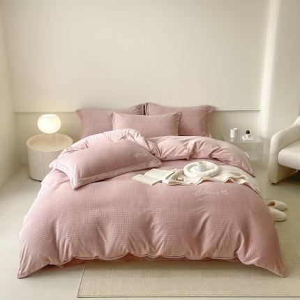 91家纺网 家纺一手货源 找家纺 潘朵拉 2022新款编织刺绣牛奶绒四件套 编织豆沙