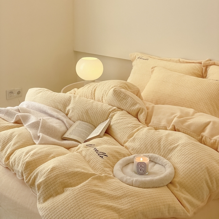 91家纺网 家纺一手货源 找家纺 （总）潘朵拉 2023新款编织刺绣牛奶绒四件套