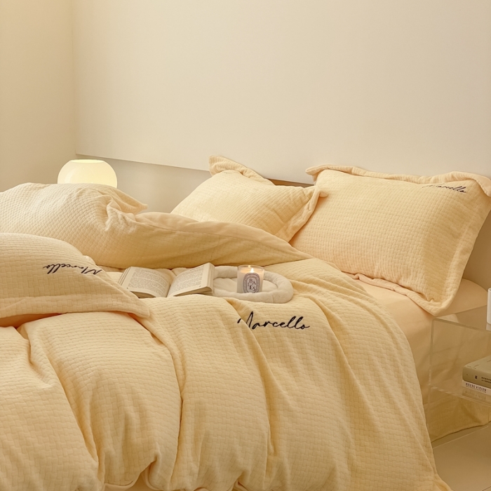 91家纺网 家纺一手货源 找家纺 （总）潘朵拉 2023新款编织刺绣牛奶绒四件套