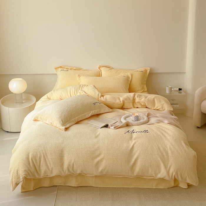 91家纺网 家纺一手货源 找家纺 潘朵拉 2022新款编织刺绣牛奶绒四件套 编织黄