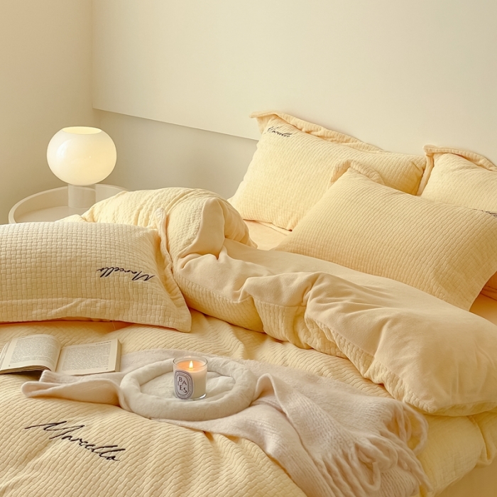 91家纺网 家纺一手货源 找家纺 潘朵拉 2022新款编织刺绣牛奶绒四件套 编织黄