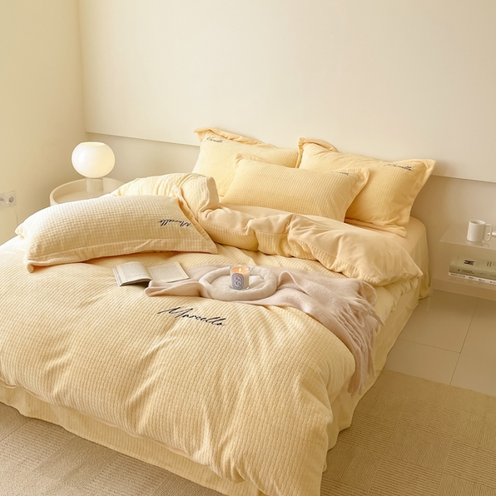 91家纺网 家纺一手货源 找家纺 潘朵拉 2022新款编织刺绣牛奶绒四件套 编织黄