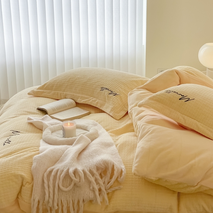 91家纺网 家纺一手货源 找家纺 潘朵拉 2022新款编织刺绣牛奶绒四件套 编织黄