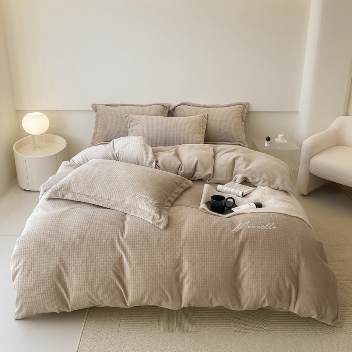 91家纺网 家纺一手货源 找家纺 潘朵拉 2022新款编织刺绣牛奶绒四件套 编织咖