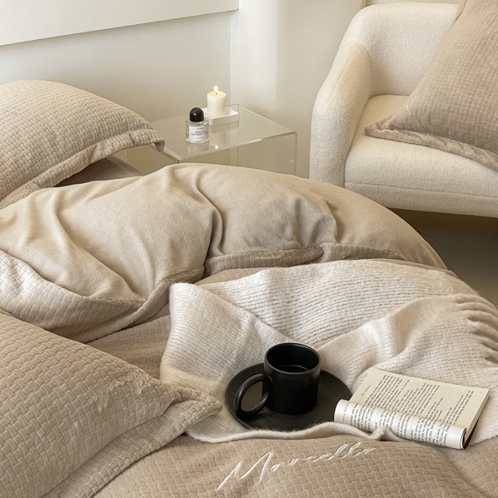 91家纺网 家纺一手货源 找家纺 潘朵拉 2022新款编织刺绣牛奶绒四件套 编织咖