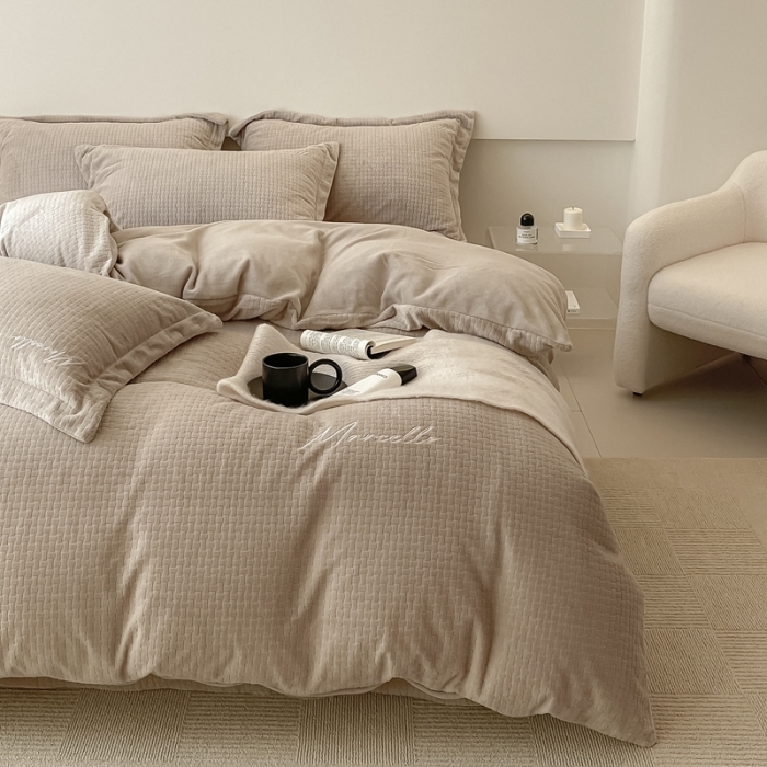 91家纺网 家纺一手货源 找家纺 潘朵拉 2022新款编织刺绣牛奶绒四件套 编织咖