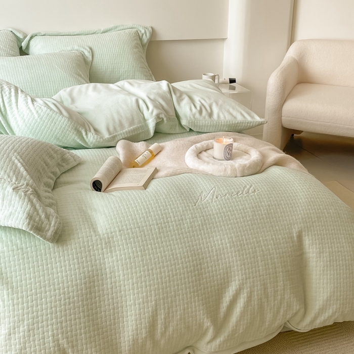 91家纺网 家纺一手货源 找家纺 潘朵拉 2022新款编织刺绣牛奶绒四件套 编织绿