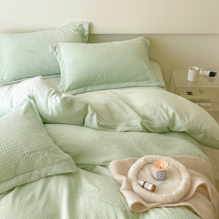 91家纺网 家纺一手货源 找家纺 潘朵拉 2022新款编织刺绣牛奶绒四件套 编织绿