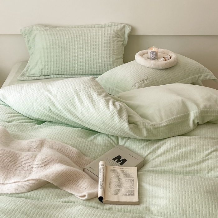 91家纺网 家纺一手货源 找家纺 潘朵拉 2022新款编织刺绣牛奶绒四件套 编织绿