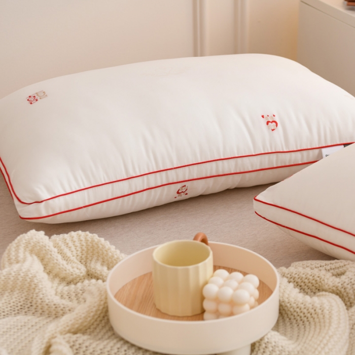 91家纺网 家纺一手货源 找家纺 （总）伟邦 2023新款心心相印婚庆羽丝绒枕