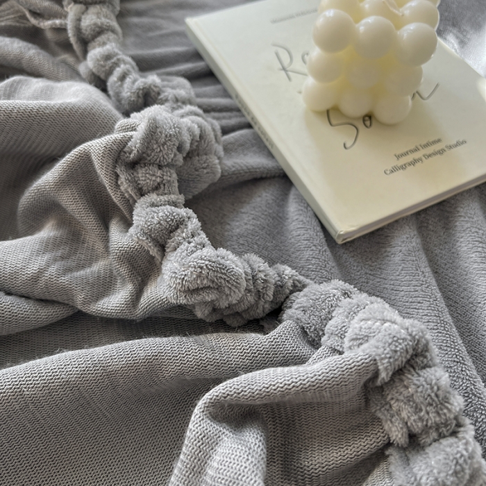 91家纺网 家纺一手货源 找家纺 857家居 2022新款牛奶绒纯色床笠浅灰