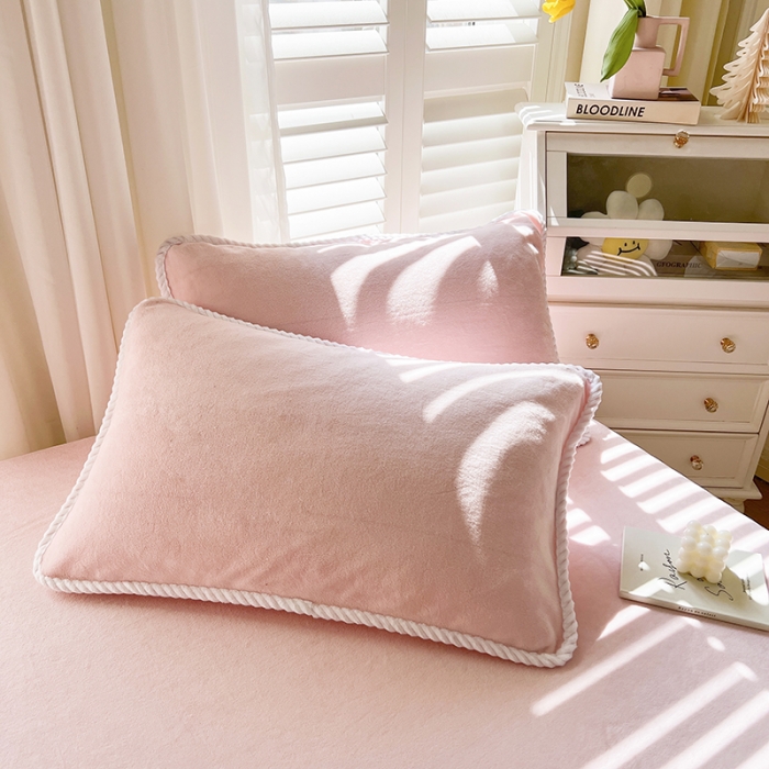 91家纺网 家纺一手货源 找家纺 857家居 2022新款牛奶绒纯色床笠粉色