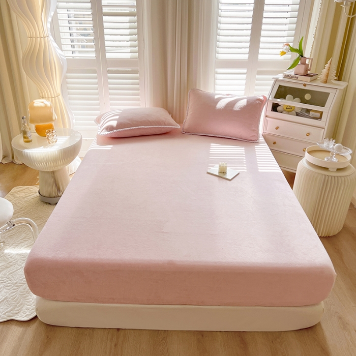 91家纺网 家纺一手货源 找家纺 857家居 2022新款牛奶绒纯色床笠粉色