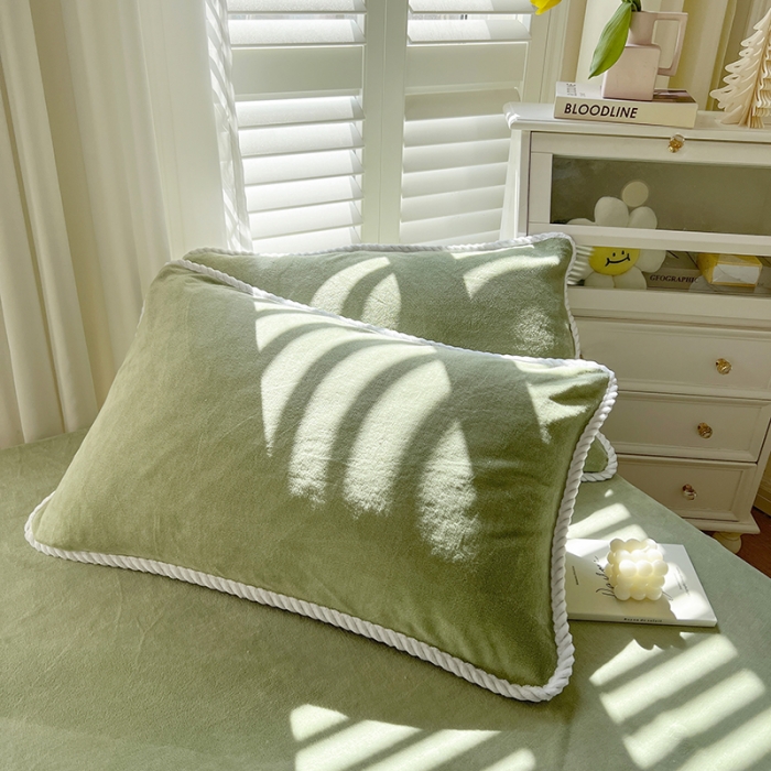 91家纺网 家纺一手货源 找家纺 857家居 2022新款牛奶绒纯色床笠墨绿