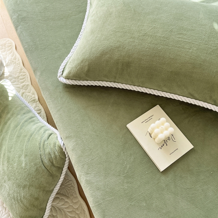 91家纺网 家纺一手货源 找家纺 857家居 2022新款牛奶绒纯色床笠墨绿