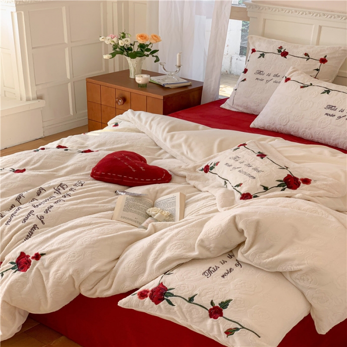 91家纺网 家纺一手货源 找家纺 （总）星野2022新款高克重雕花牛奶绒四件套-南法玫瑰