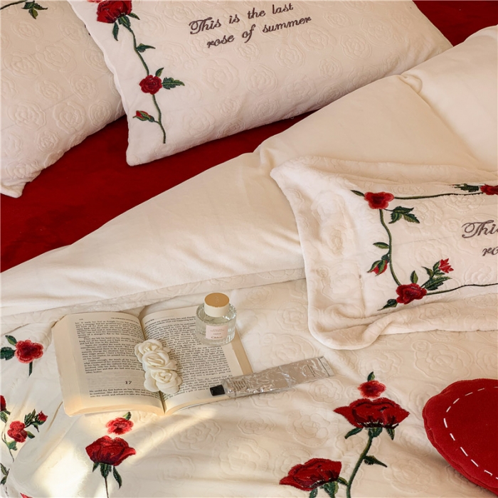 91家纺网 家纺一手货源 找家纺 （总）星野2022新款高克重雕花牛奶绒四件套-南法玫瑰