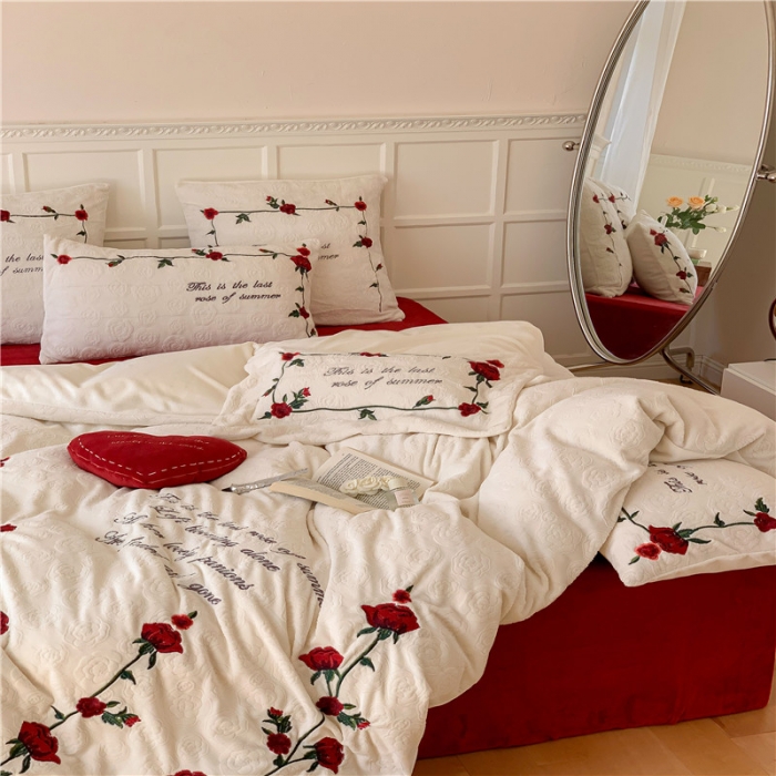 91家纺网 家纺一手货源 找家纺 （总）星野2022新款高克重雕花牛奶绒四件套-南法玫瑰
