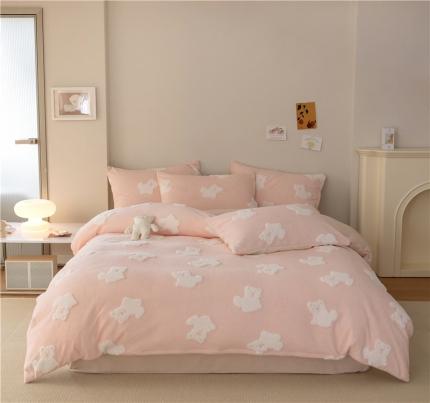 91家纺网 家纺一手货源 找家纺 棉眠 2022新款牛奶绒四件套冬日熊熊系列 冬日熊-粉