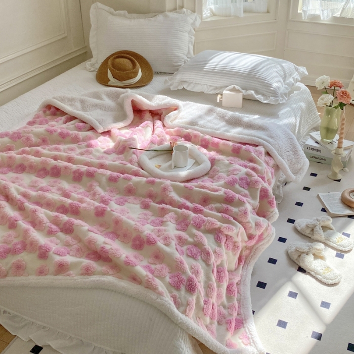 91家纺网 家纺一手货源 找家纺 圆岛家纺 2022定制款高克重羊毛吹风提花暖绒文艺毯 风格一 粉樱
