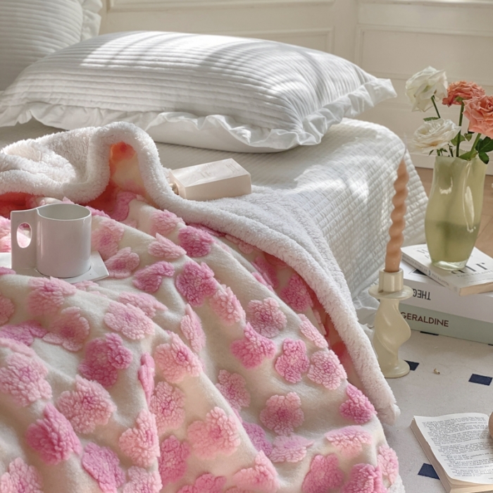 91家纺网 家纺一手货源 找家纺 圆岛家纺 2022定制款高克重羊毛吹风提花暖绒文艺毯 风格一 粉樱