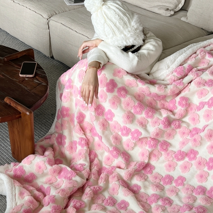 91家纺网 家纺一手货源 找家纺 圆岛 2022新款ins风混搭牛奶绒枕套单品 风格二 粉樱