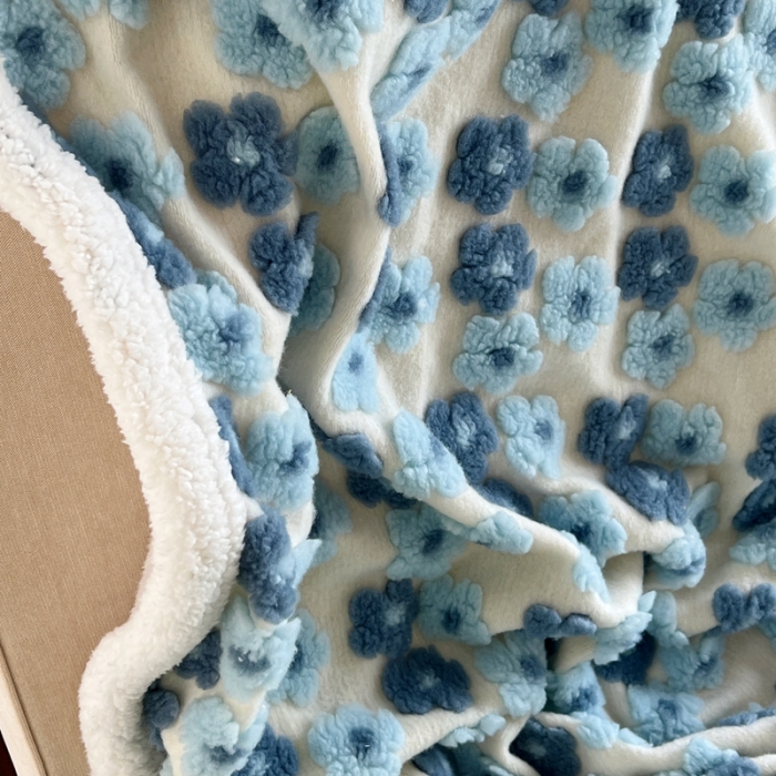 91家纺网 家纺一手货源 找家纺 圆岛 2022新款ins风混搭牛奶绒枕套单品 风格二 蓝楹