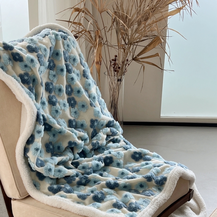 91家纺网 家纺一手货源 找家纺 圆岛 2022新款ins风混搭牛奶绒枕套单品 风格二 蓝楹