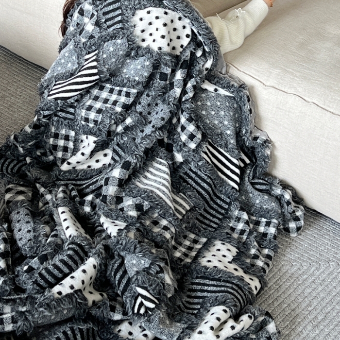 91家纺网 家纺一手货源 找家纺 （总）圆岛 2022新款高级感拼接补丁羊毛高克重暖绒毯子