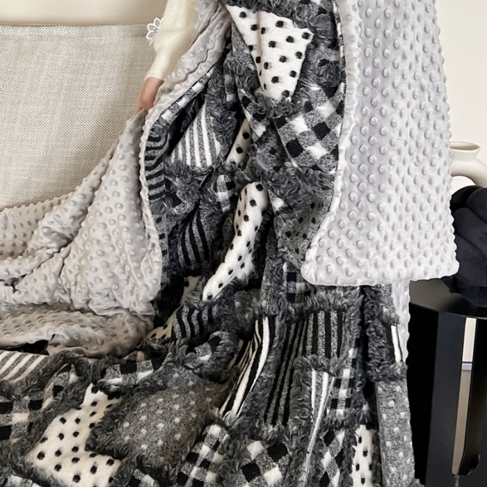 91家纺网 家纺一手货源 找家纺 （总）圆岛 2022新款高级感拼接补丁羊毛高克重暖绒毯子