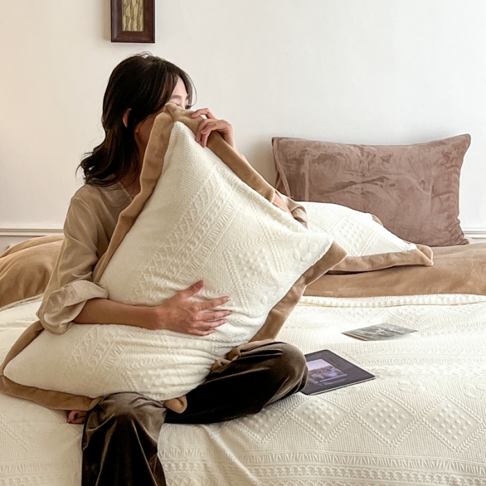 91家纺网 家纺一手货源 找家纺 圆岛 2022新款四色入3D雕花牛奶绒保暖四件套 风格一 温咖