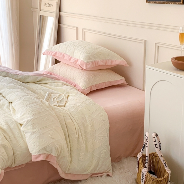 91家纺网 家纺一手货源 找家纺 圆岛 2022新款四色入3D雕花牛奶绒保暖四件套 风格二 蜜粉