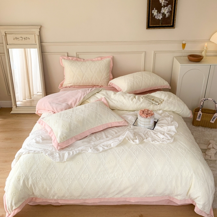 91家纺网 家纺一手货源 找家纺 圆岛 2022新款四色入3D雕花牛奶绒保暖四件套 风格二 蜜粉