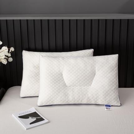 91家纺网 家纺一手货源 找家纺 （总）荣运枕业 新款3D透气分区枕 水立方按摩颗粒护颈枕