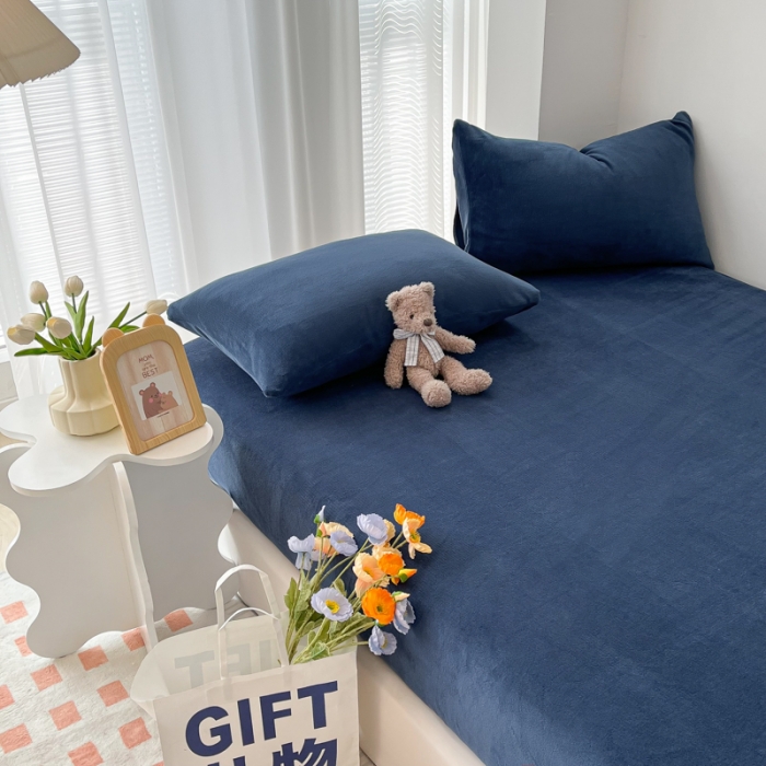 91家纺网 家纺一手货源 找家纺 雨帆家纺 2022新款牛奶绒单品床笠系列 藏青