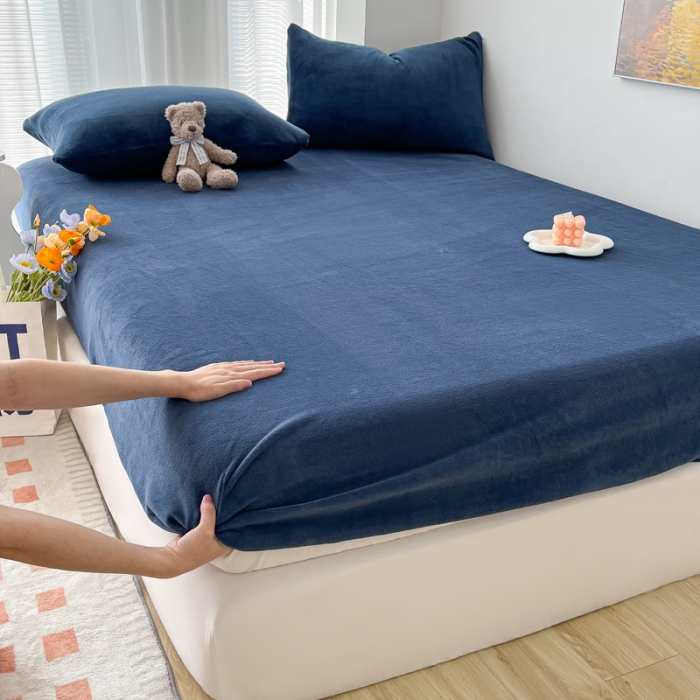 91家纺网 家纺一手货源 找家纺 雨帆家纺 2022新款牛奶绒单品床笠系列 藏青