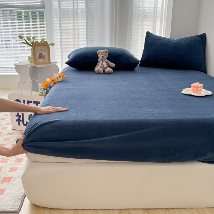 91家纺网 家纺一手货源 找家纺 雨帆家纺 2022新款牛奶绒单品床笠系列 藏青