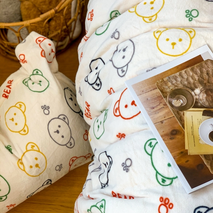 91家纺网 家纺一手货源 找家纺 时年 2022新款全消光牛奶绒印花四件套 彩色小熊