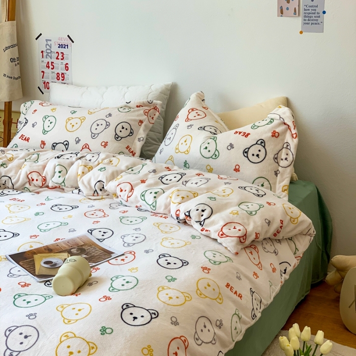 91家纺网 家纺一手货源 找家纺 时年 2022新款全消光牛奶绒印花四件套 彩色小熊