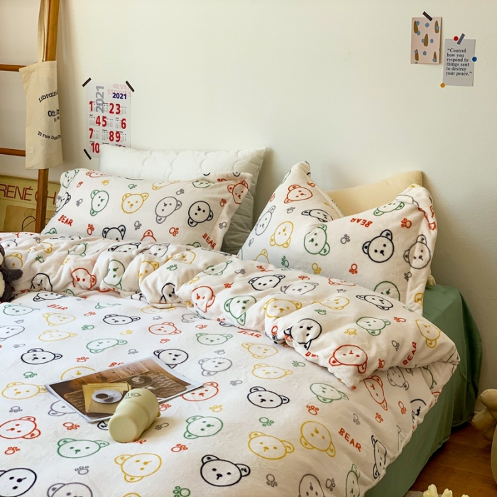 91家纺网 家纺一手货源 找家纺 时年 2022新款全消光牛奶绒印花四件套 彩色小熊