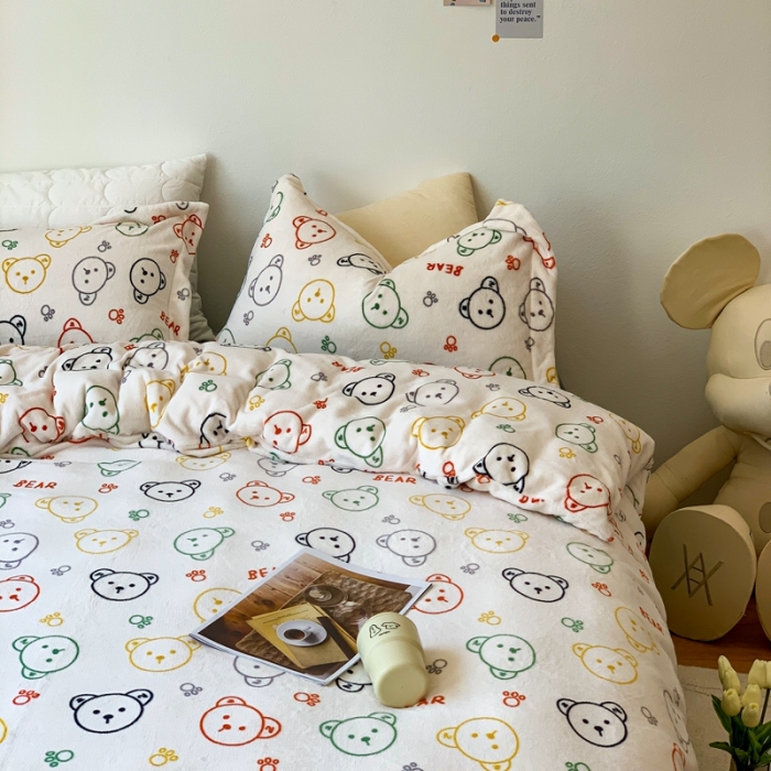 91家纺网 家纺一手货源 找家纺 时年 2022新款全消光牛奶绒印花四件套 彩色小熊